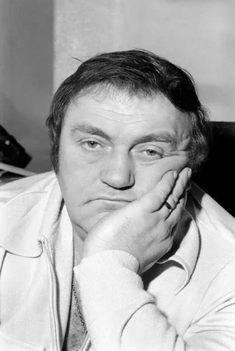 Framed Print : Comedian Les Dawson in his dressing room at Yorkshire Television studios Framed Print : Comedian Les Dawson in his dressing room at Yorkshire Television studios