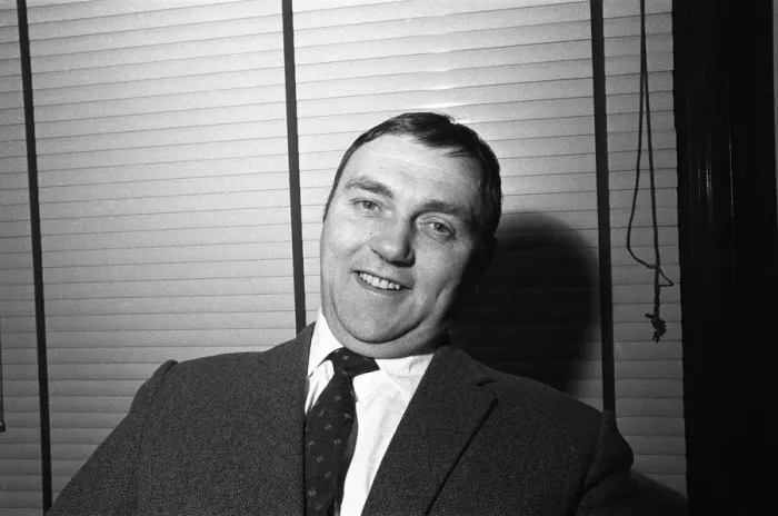 Framed Print : Comedian Les Dawson, pictured ahead of his spot on tomorrow nights Framed Print : Comedian Les Dawson, pictured ahead of his spot on tomorrow nights