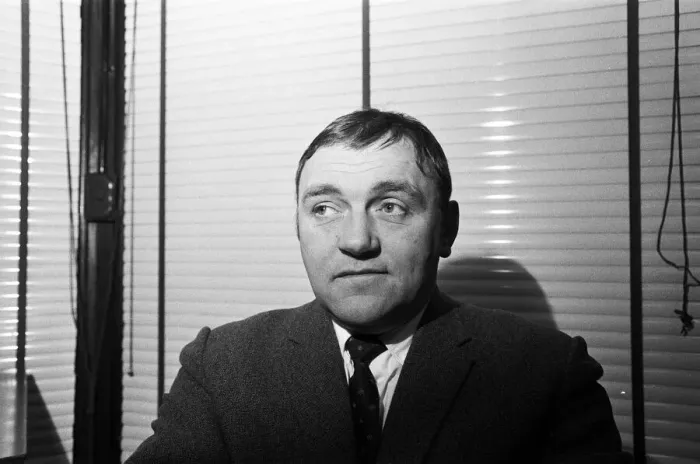 Framed Print : Comedian Les Dawson, pictured ahead of his spot on tomorrow nights Framed Print : Comedian Les Dawson, pictured ahead of his spot on tomorrow nights