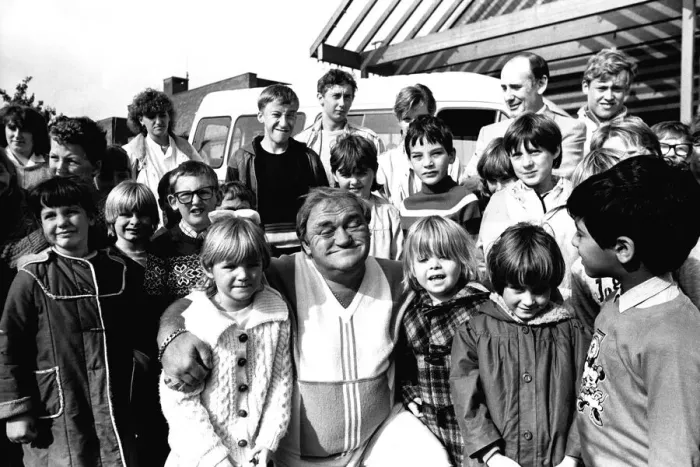 Framed Print : Comedian Les Dawson presented a 10, 000 mini coach to Glebe School in Killingworth Framed Print : Comedian Les Dawson presented a 10, 000 mini coach to Glebe School in Killingworth