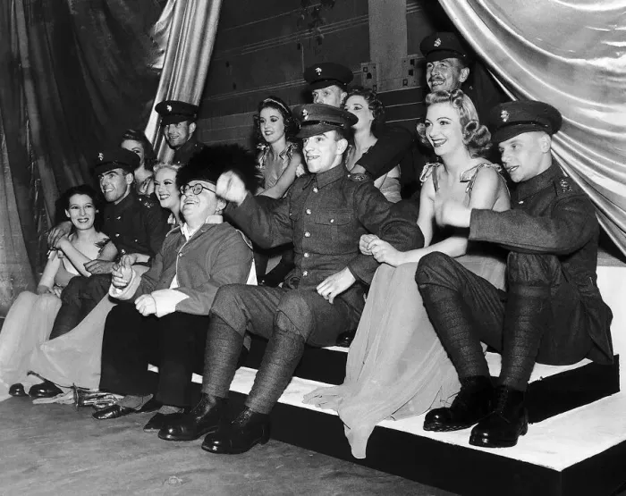 Framed Print : Comedian Sandy Powell and cast of Can You See Me Mother entertaining soldiers during Framed Print : Comedian Sandy Powell and cast of Can You See Me Mother entertaining soldiers during