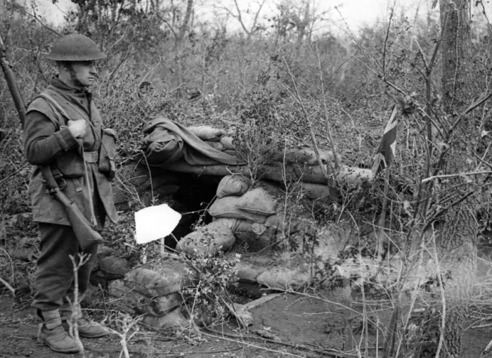Framed Print : Commando HQ in the Anzio beachhead. circa March 1944