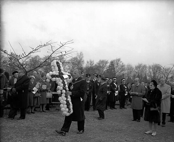 Communal grave service at London Road cemetery, Coventry. 21st November 1965