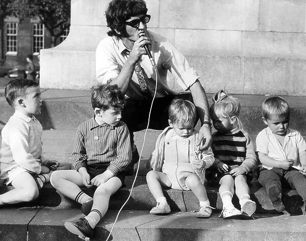 A compare suffers the brush-off as he tries to get some youngsters to sing along with him