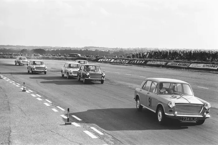 Framed Print : Competitors in the Molyslip Morris 1100 race at Snetterton race track in Norfolk