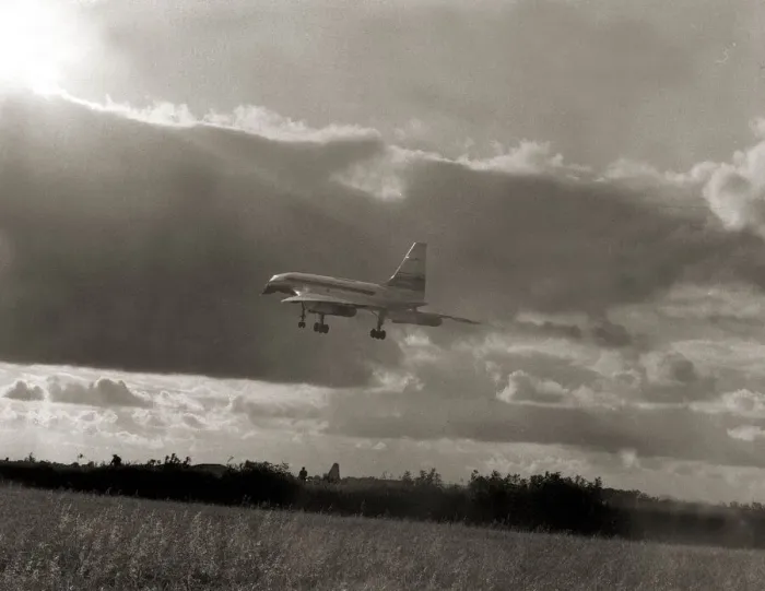 Framed Print : Concorde Aircraft - August 1970 Concorde comes into land with its new Rolls Royce Framed Print : Concorde Aircraft - August 1970 Concorde comes into land with its new Rolls Royce