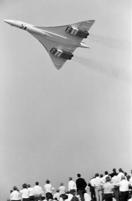 Framed Print : The Concorde makes its first appearance at Farnborough Air Show by flying low over