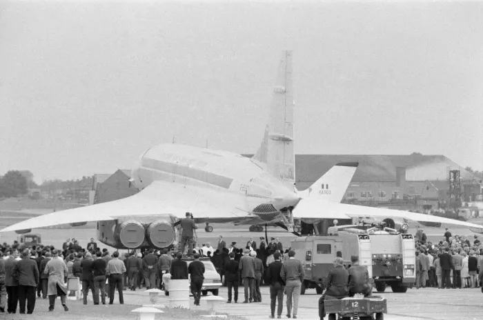 Framed Print : Concorde prototype 002 makes its first official public appearance in the UK as it is Framed Print : Concorde prototype 002 makes its first official public appearance in the UK as it is