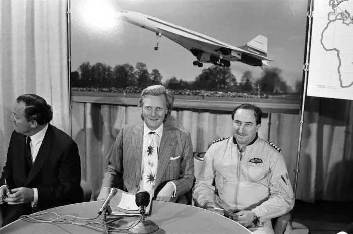 Framed Print : Concorde returns to Heathrow after world sales tour. Pictured, (middle) Michael Heseltine Framed Print : Concorde returns to Heathrow after world sales tour. Pictured, (middle) Michael Heseltine