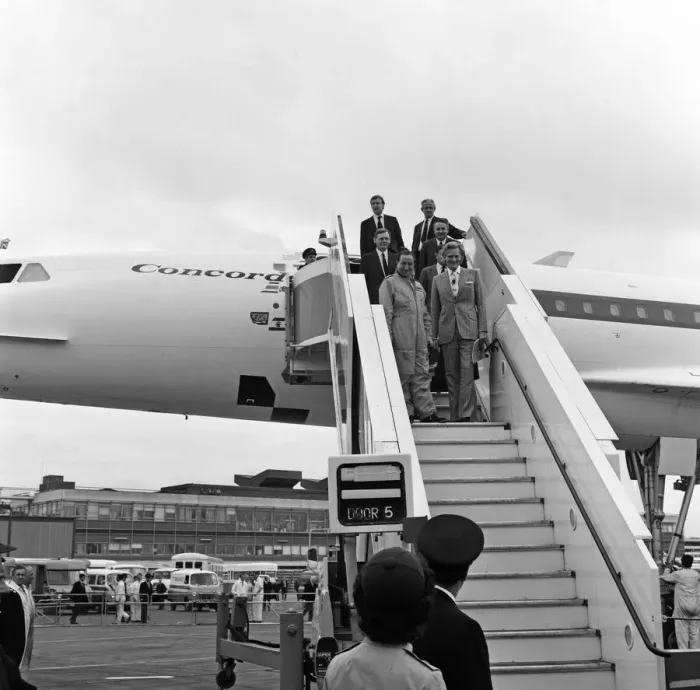 Framed Print : Concorde returns to Heathrow after world sales tour. Pictured, front left to right Framed Print : Concorde returns to Heathrow after world sales tour. Pictured, front left to right