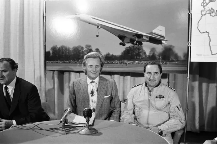 Framed Print : Concorde returns to Heathrow after world sales tour. Pictured, (middle) Michael Heseltine