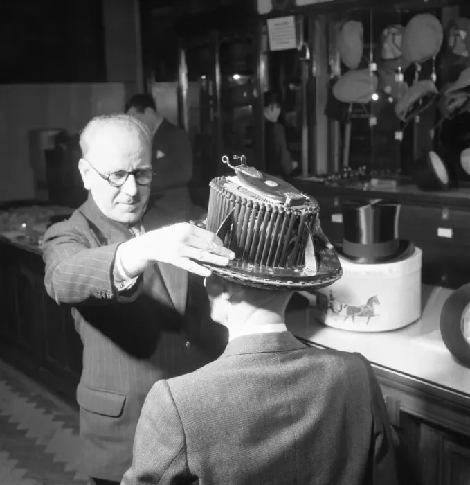 Framed Print : A conformateur, a head-measuring device invented in France by Alli