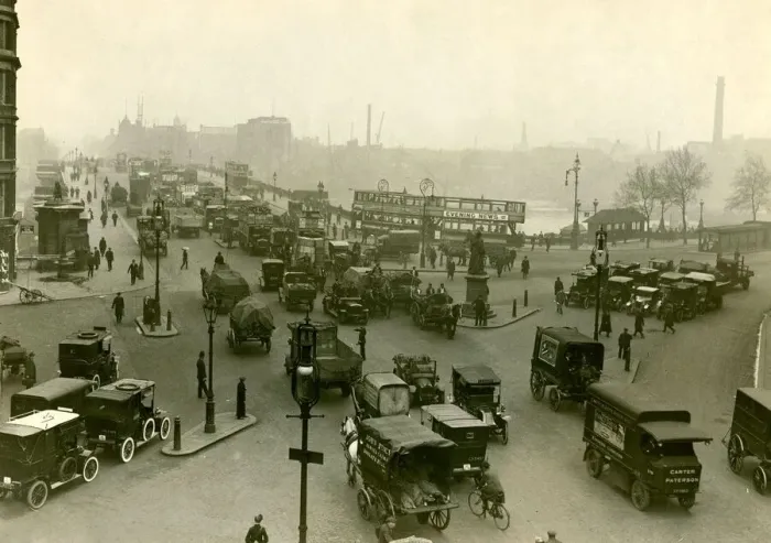 Framed Print : Congestion on Blackfriars Bridge following the closure of Waterloo Bridge for repairs Framed Print : Congestion on Blackfriars Bridge following the closure of Waterloo Bridge for repairs