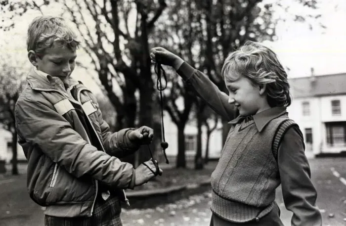 Framed Print : Conkers - Gareth Bourne, aged 10, and his sister Janine, aged six Framed Print : Conkers - Gareth Bourne, aged 10, and his sister Janine, aged six