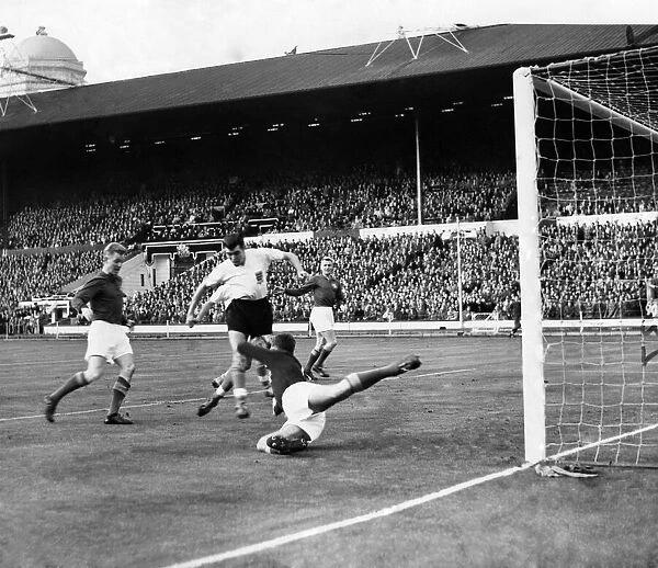 Connelly, Englands outside right scores Englands 1st Goal. October 1959 P005841