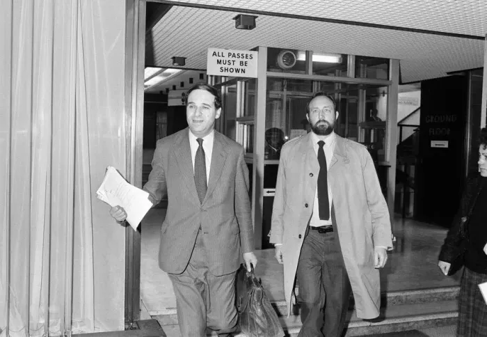 Framed Print : Conservative Cabinet Minister Leon Brittan leaving the Department of Trade Framed Print : Conservative Cabinet Minister Leon Brittan leaving the Department of Trade