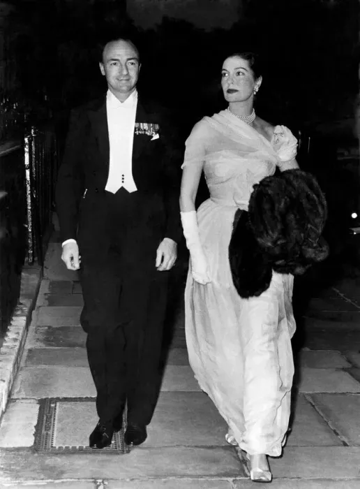 Framed Print : Conservative party cabinet minister John Profumo and wife Valerie Hobson Framed Print : Conservative party cabinet minister John Profumo and wife Valerie Hobson
