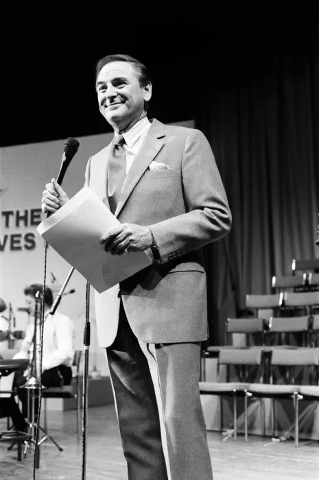 Framed Print : Conservative Party rally at Wembley during the 1987 election campaign. Bob Monkhouse Framed Print : Conservative Party rally at Wembley during the 1987 election campaign. Bob Monkhouse