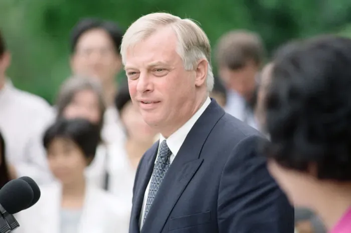 Framed Print : Former Conservative politician Chris Patten, who lost his Bath seat in the 1992 General Framed Print : Former Conservative politician Chris Patten, who lost his Bath seat in the 1992 General
