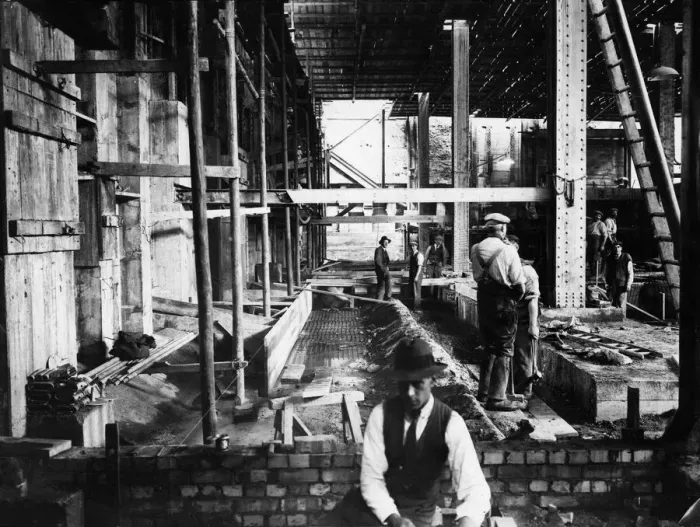 Framed Print : Construction of the new Daily Mirror printing site at Back Hill Framed Print : Construction of the new Daily Mirror printing site at Back Hill