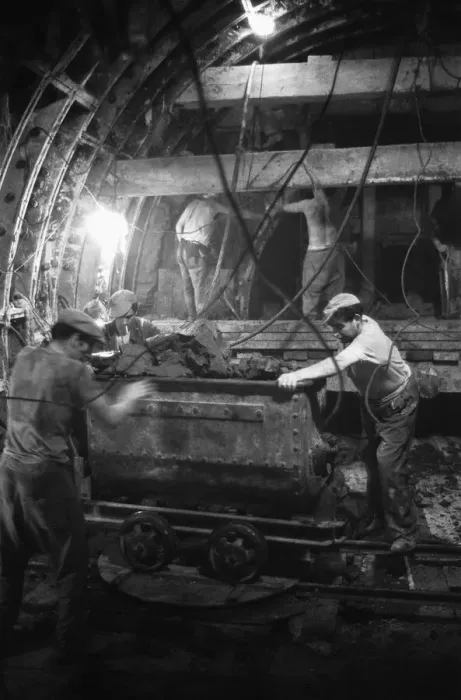 Framed Print : Construction of the Victoria Line under the streets of London 29th October 1964 Framed Print : Construction of the Victoria Line under the streets of London 29th October 1964