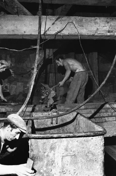 Framed Print : Construction of the Victoria Line under the streets of London 29th October 1964 Framed Print : Construction of the Victoria Line under the streets of London 29th October 1964