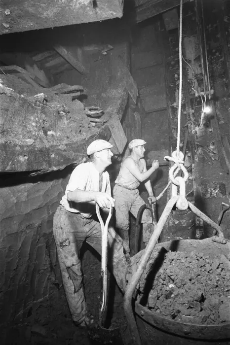 Framed Print : Construction workers digging the new Blackwall Tunnel in muddy and humid conditions Framed Print : Construction workers digging the new Blackwall Tunnel in muddy and humid conditions
