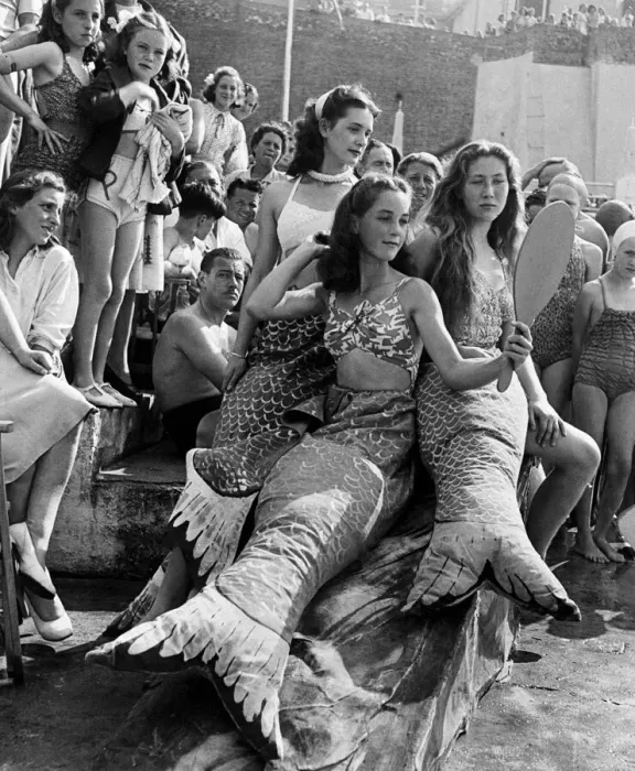 Framed Print : Contestants in the 1948 Margate Mermaid competition 1948 Framed Print : Contestants in the 1948 Margate Mermaid competition 1948