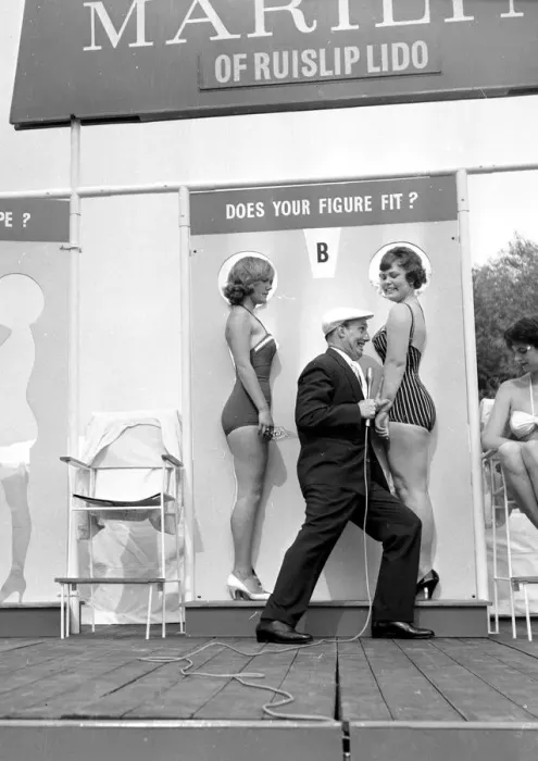 Framed Print : Two contestants in the Maralyn Monroe competition at Ruislip Lido seen here with
