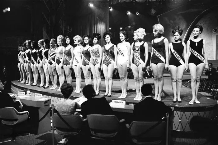 Framed Print : Contestants for Miss World 1964 Beauty Competition, pictured wearing swimwear during