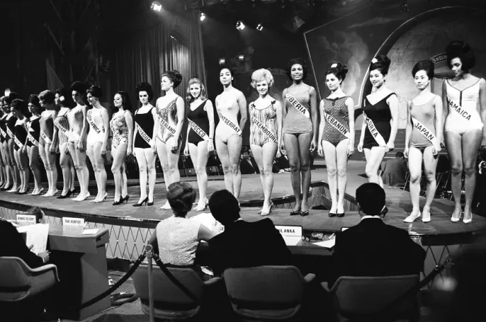 Framed Print : Contestants for Miss World 1964 Beauty Competition, pictured wearing swimwear during
