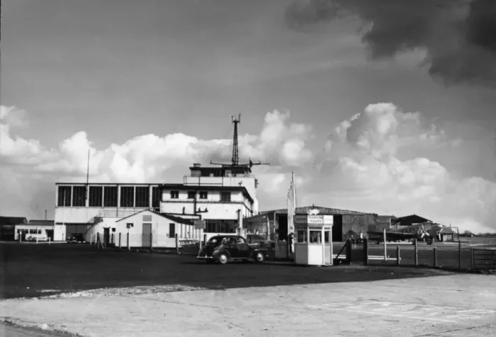 Framed Print : The control tower at Manchester Ringway Airport. 10th April 1950 Framed Print : The control tower at Manchester Ringway Airport. 10th April 1950