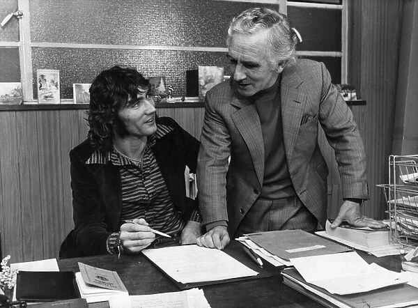 Controversial striker Robin Friday signs for Cardiff City watched by his new manager