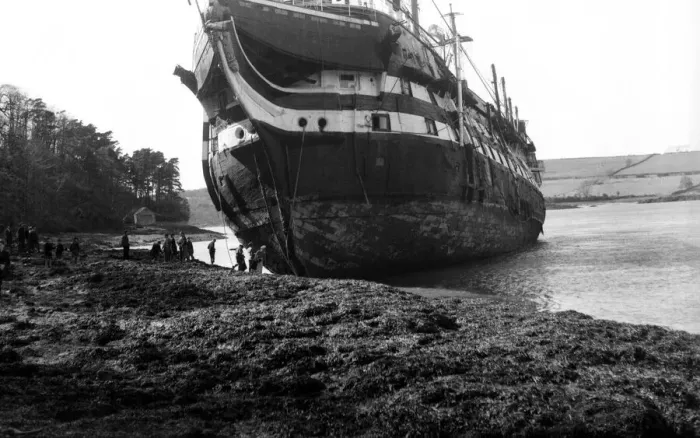 Framed Print : The Conway (Cadet Ship) goes aground near the Meniai Bridge Framed Print : The Conway (Cadet Ship) goes aground near the Meniai Bridge