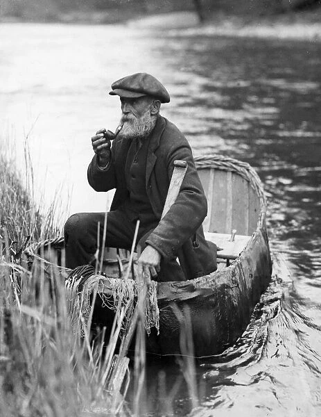 A coracle fisherman at Kilgeman Pembroke. April 1915