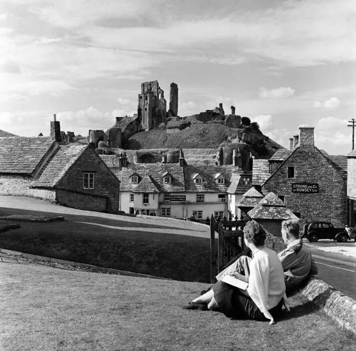 Framed Print : Corfe Castle, The Square, Wareham, Dorset. Corfe Castle Framed Print : Corfe Castle, The Square, Wareham, Dorset. Corfe Castle