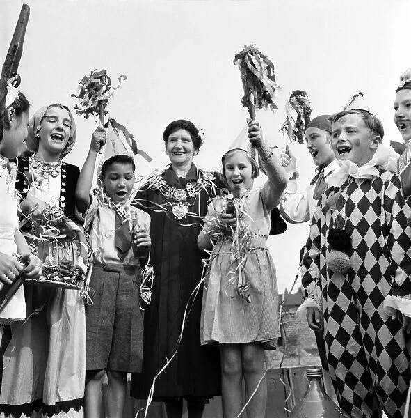 Coronation 1953. Coronation Street Party in Howberry Road, London. D2959