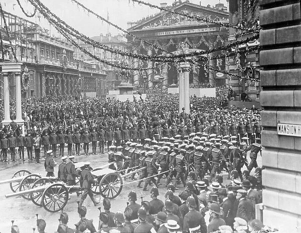 Coronation of King George V. Thousands of people cheer from the side of the road as
