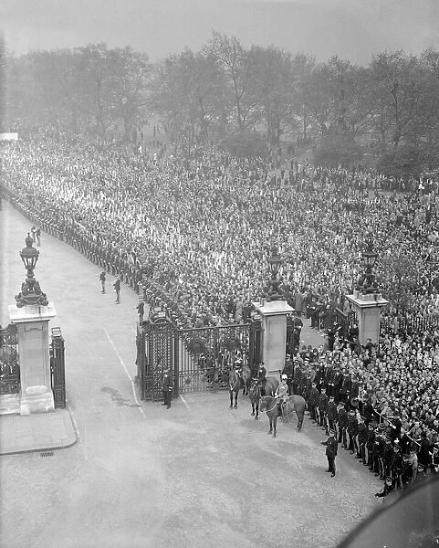 Coronation of King George VI. Crowds await the golden state coach containing King