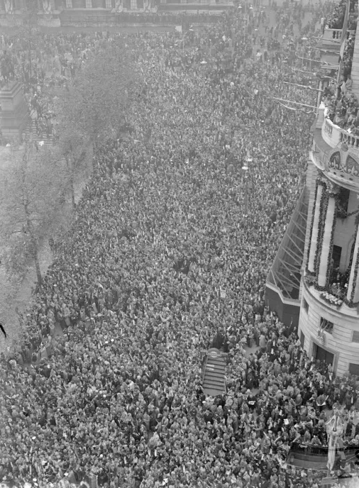 Framed Print : Coronation of King George VI. Part of the huge crowd gathered in Trafalgar Square Framed Print : Coronation of King George VI. Part of the huge crowd gathered in Trafalgar Square