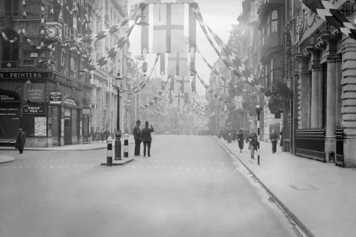 Framed Print : Coronation of King George VI. Two policemen stand on duty on the corner of Chancery Framed Print : Coronation of King George VI. Two policemen stand on duty on the corner of Chancery