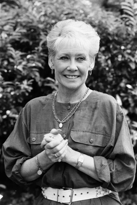 Framed Print : Coronation Street actress Liz Dawn. 30th June 1987 Framed Print : Coronation Street actress Liz Dawn. 30th June 1987