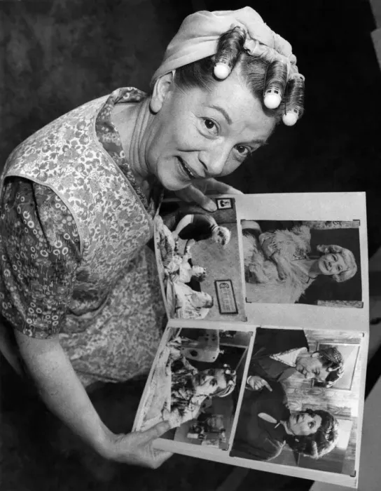 Framed Print : Coronation street star Jean Alexander, the streets Hilda Ogden, with her scrapbook Framed Print : Coronation street star Jean Alexander, the streets Hilda Ogden, with her scrapbook