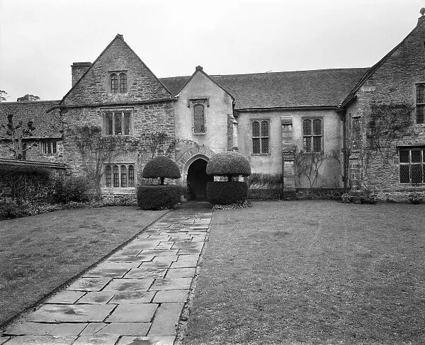 Cothay Manor, near Wellington, Somerset February 1975 75-00699-002