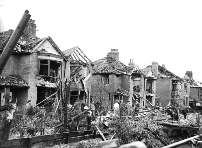 Framed Print : Cottingham Road, Hull, Yorkshire, after it was bombed in the Blitz. November 1940 Framed Print : Cottingham Road, Hull, Yorkshire, after it was bombed in the Blitz. November 1940