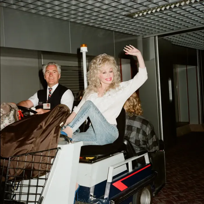 Framed Print : Country & Western singer Dolly Parton pictured here at London Airport shortly after