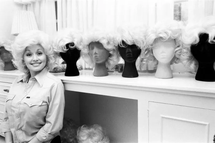 Framed Print : Country & Western singer Dolly Parton pictured in Los Angeles Framed Print : Country & Western singer Dolly Parton pictured in Los Angeles