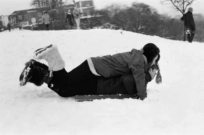 Framed Print : A couple sledging in Greenwich Park, London, 27th December 1970 Framed Print : A couple sledging in Greenwich Park, London, 27th December 1970
