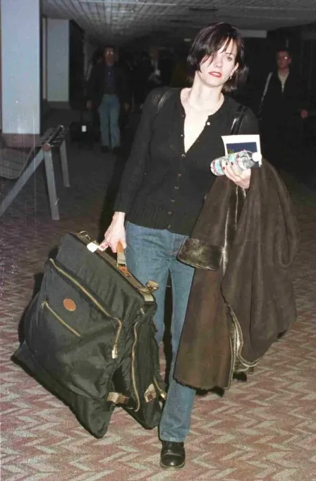 Framed Print : Courteney Cox Friends actress arriving at January 1998 Heathrow from Los Angeles Framed Print : Courteney Cox Friends actress arriving at January 1998 Heathrow from Los Angeles