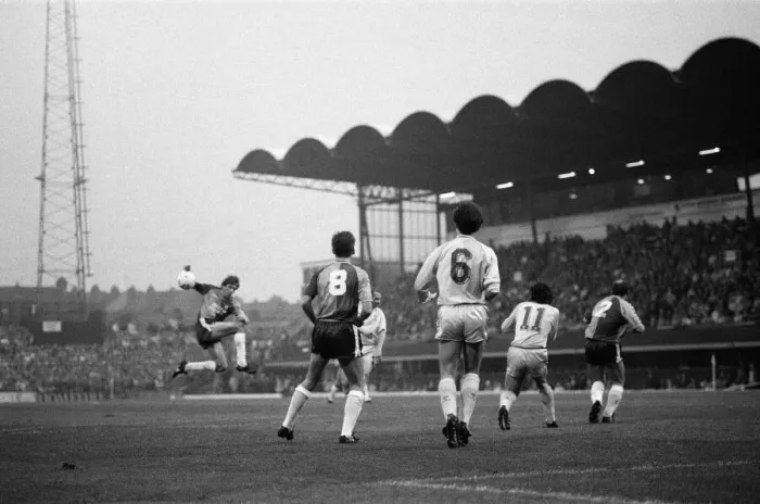Framed Print : Coventry 2 -1 Aston Villa, First Division game held at Highfield Road. 26th November 1988 Framed Print : Coventry 2 -1 Aston Villa, First Division game held at Highfield Road. 26th November 1988